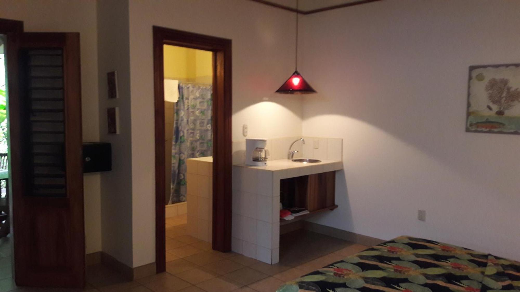 Playa Negra Guesthouse Cahuita Εξωτερικό φωτογραφία